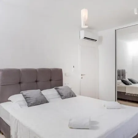 Luxury Al Mare Homestay